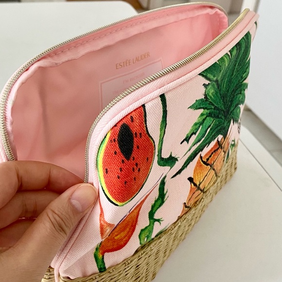 Estée Lauder cosmetic Bag (10’x7.5’x3’inch) - Picture 4 of 4